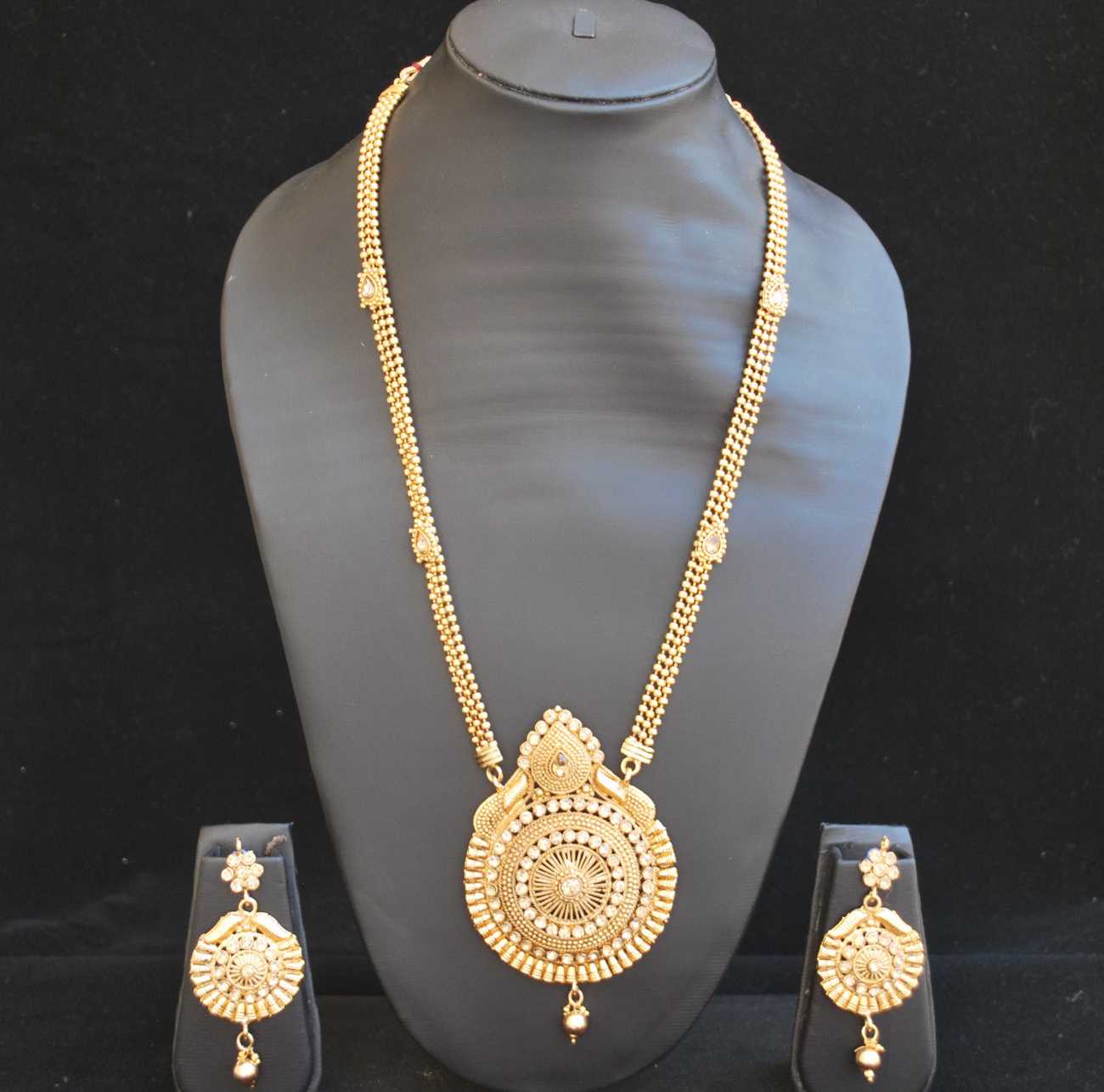 Imitation artificial necklace set in round motif long and gold-2