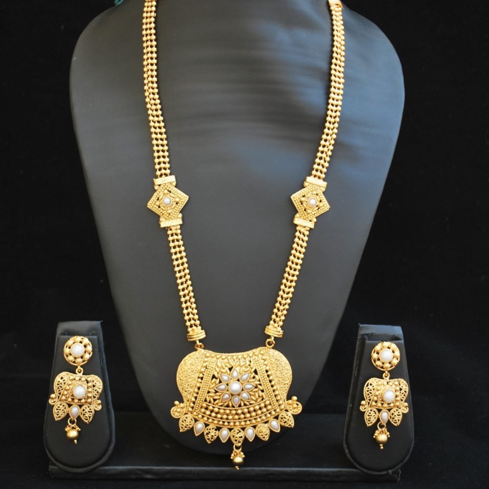 Hand Crafted Gold Plated Pendant set with Chain - Reeti Fashions Jewellery