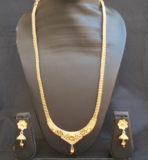 intricately carved gold stone studded jewelry set with beaded chain-1