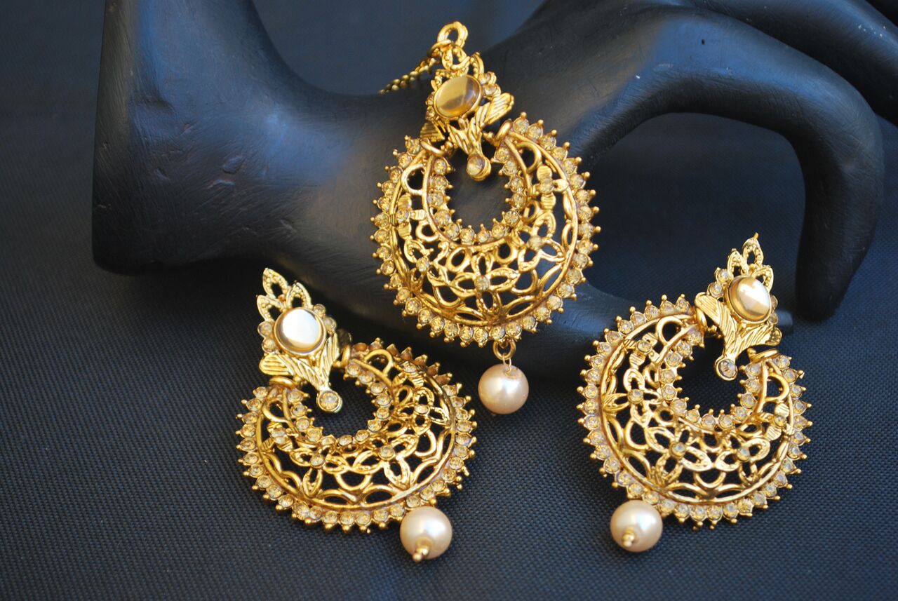 Buy simple earrings under 200 in India @ Limeroad